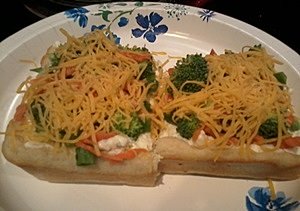 ready to eat cold vegetable pizza